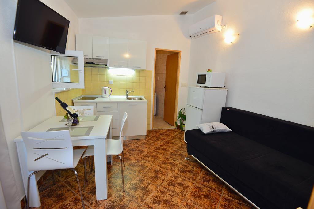 Apartments Veky 3 สปลิท ภายนอก รูปภาพ